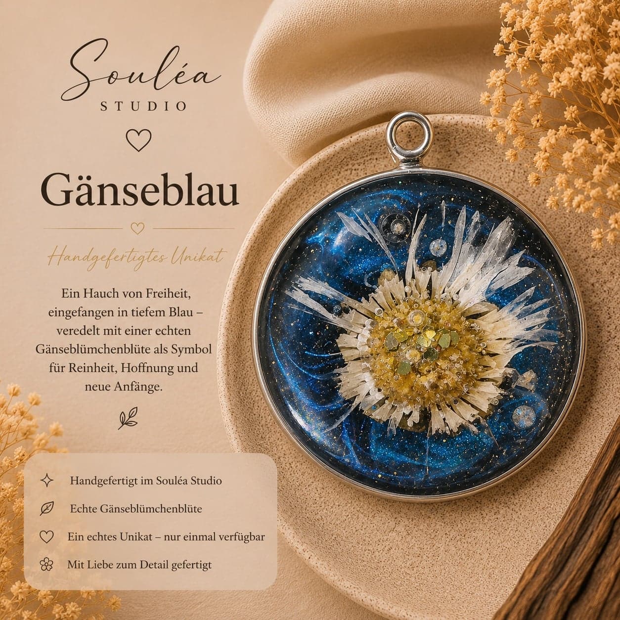 Gänseblau – Ein echtes Gänseblümchen, eingebettet in tiefes Blau – ein Schmuckstück voller Leichtigkeit, Hoffnung und natürlicher Schönheit.